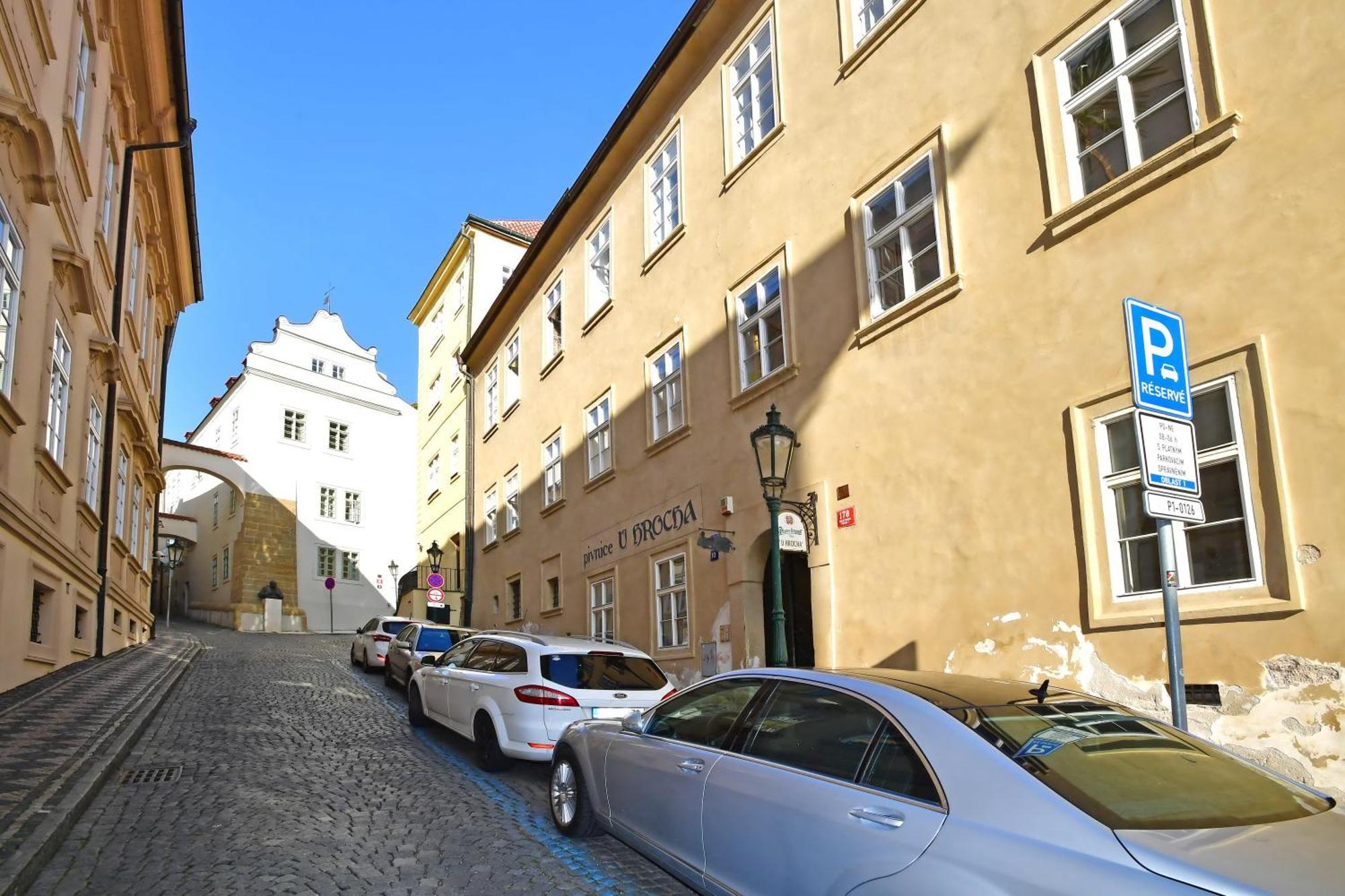 Romantic Apartment Under The Prague Castle Exterior photo