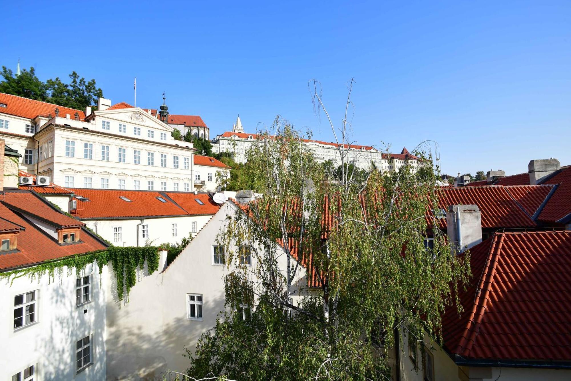 Romantic Apartment Under The Prague Castle Exterior photo